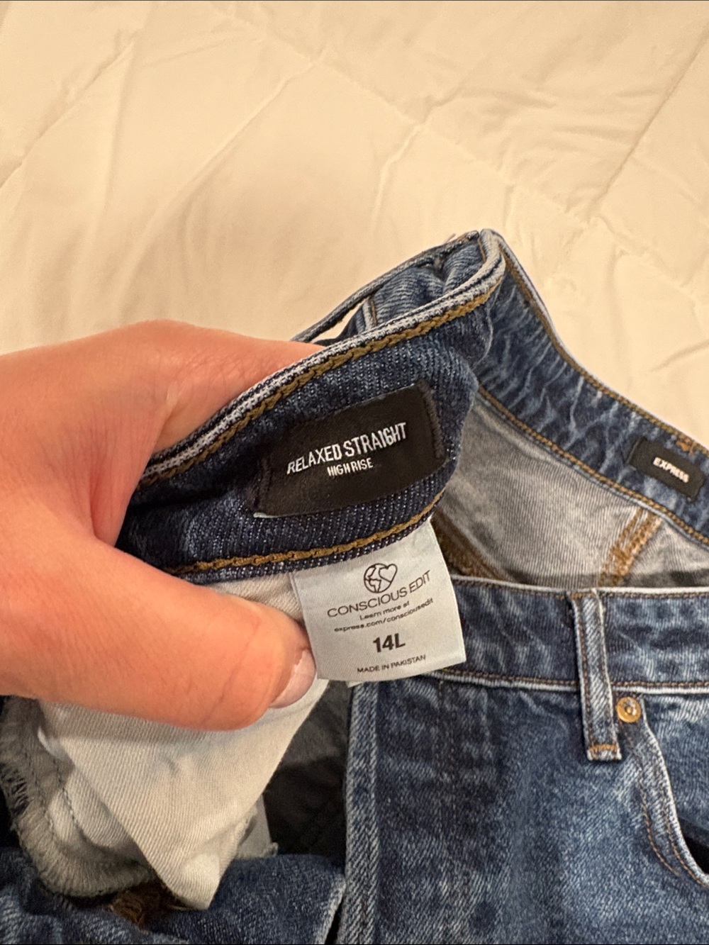 Express Relaxed Straight High Rise Jeans - Picture 2 of 3